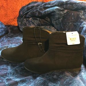 St John's Bay black boots size 9